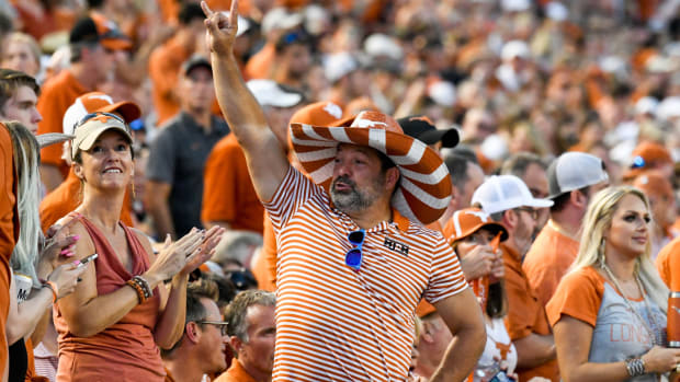 Texas Fan Broll 29